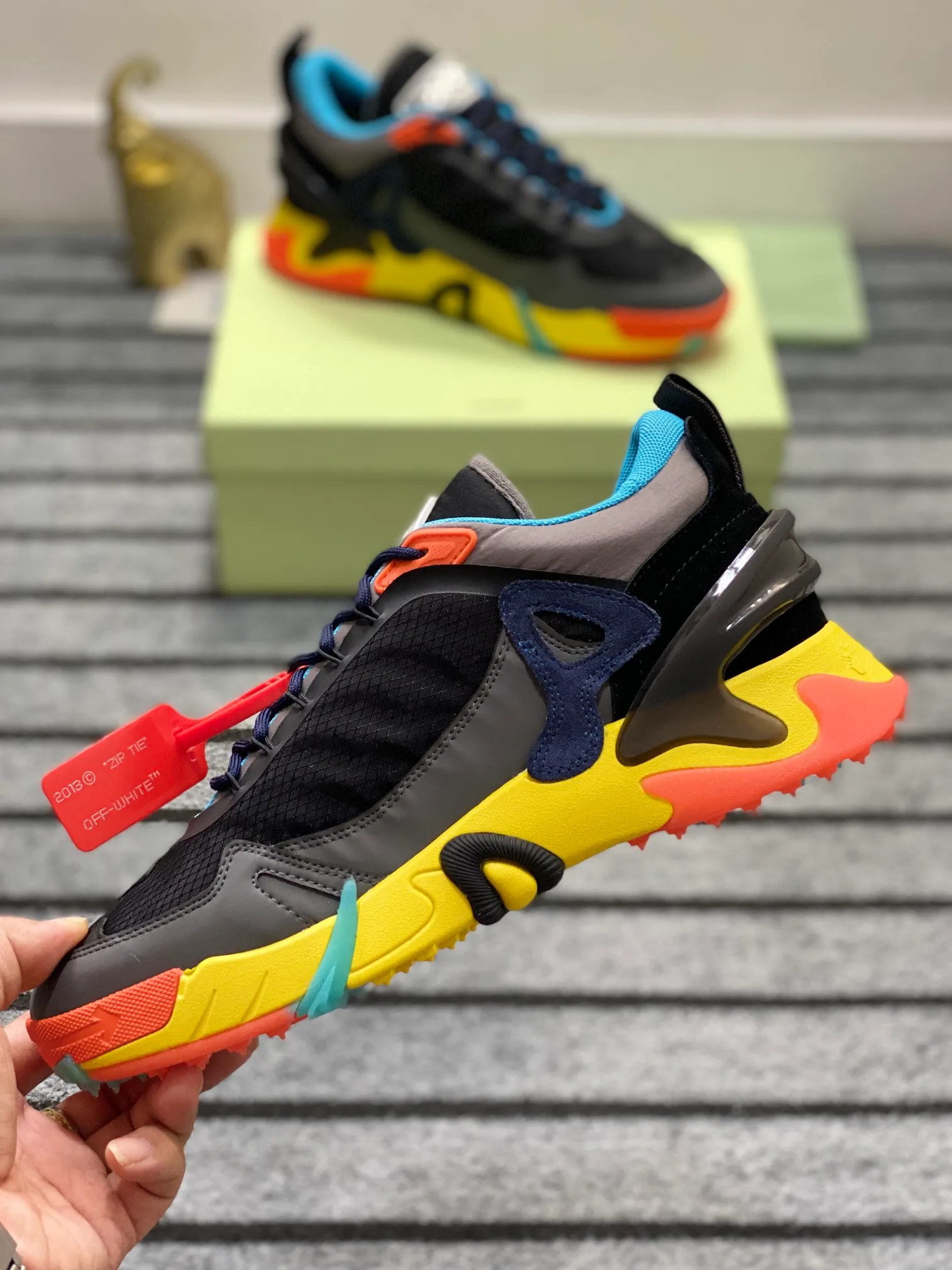 Men's shoes 💰640🌼【New】High-end boutique-OFF-WHITE x Air Jordan】1 The joint shoe design has been highly concerned by everyone. The new shoes are shown in the popular Chicago bull white and yellow LOGO color scheme. The shoe body is made of cowhide stitching and other materials. In addition to the X hidden on the inside of the leather, the oversized Swoosh, OFF-WHITE for Nike, and Air Jordan 1Birth information and the word AIR are displayed on both sides of the shoe, and OFF-WHITE's iconic details can be seen on the TPU sole and insole. You can choose a pair if you like the style. Size: 38-45 (45 customized